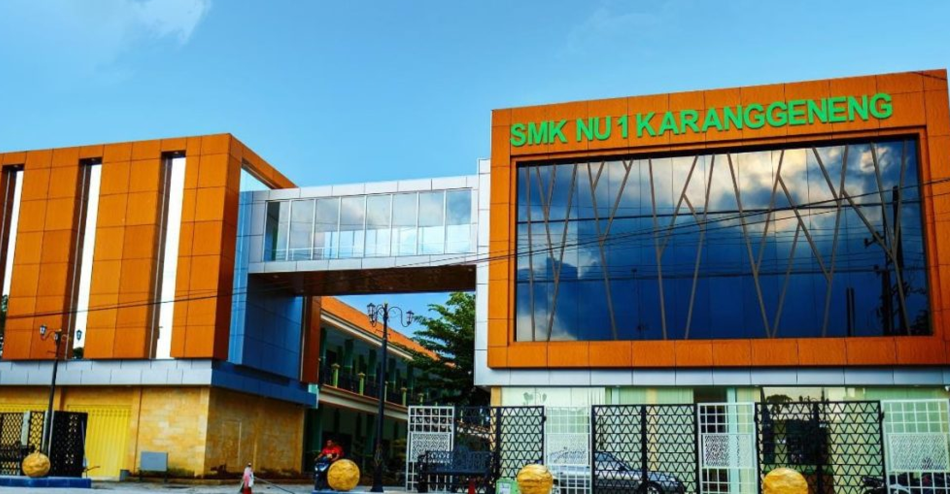 Teknologi Baru untuk Manajemen Sekolah