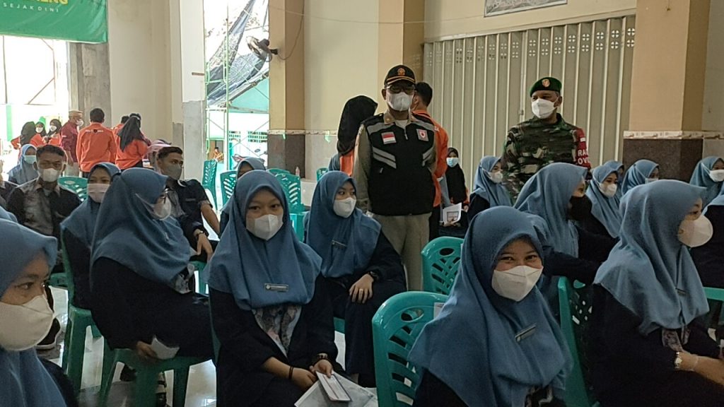 Rindu PTM, Siswa SMK NU 1 Karanggeneng Serbu Vaksin